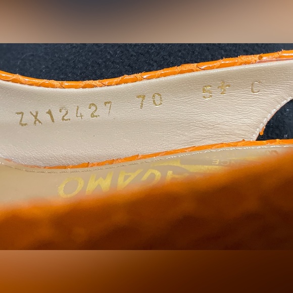 SALVATORE FERRAGAMO Gardenia  Python Skin Orange Pebble Calf  Heels Size 5 1/2 C - Picture 11 of 11